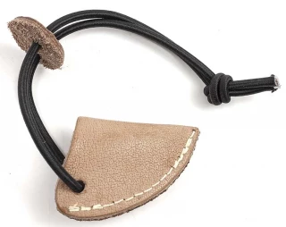 Bearpaw Leather Tip String Keeper